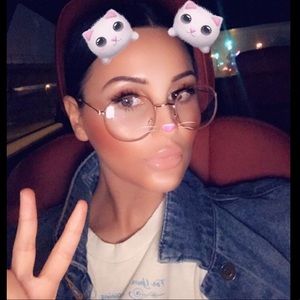 Meet your Posher, Eliza